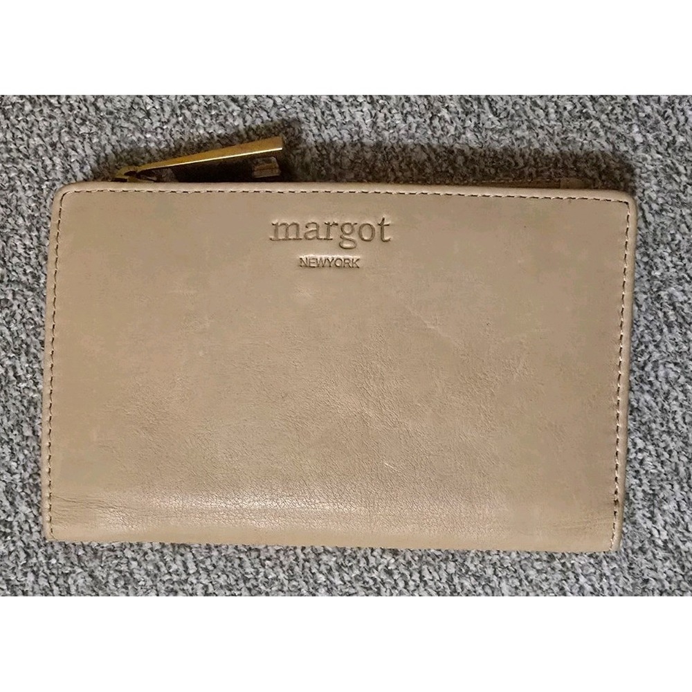 Margot New York Tori Bi-Fold Leather Wallet Wristlet beige Women's.  see pic